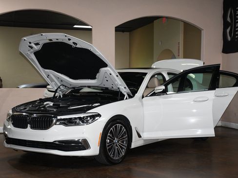Used 2020 BMW 530i w/ Premium Package RWD image 90