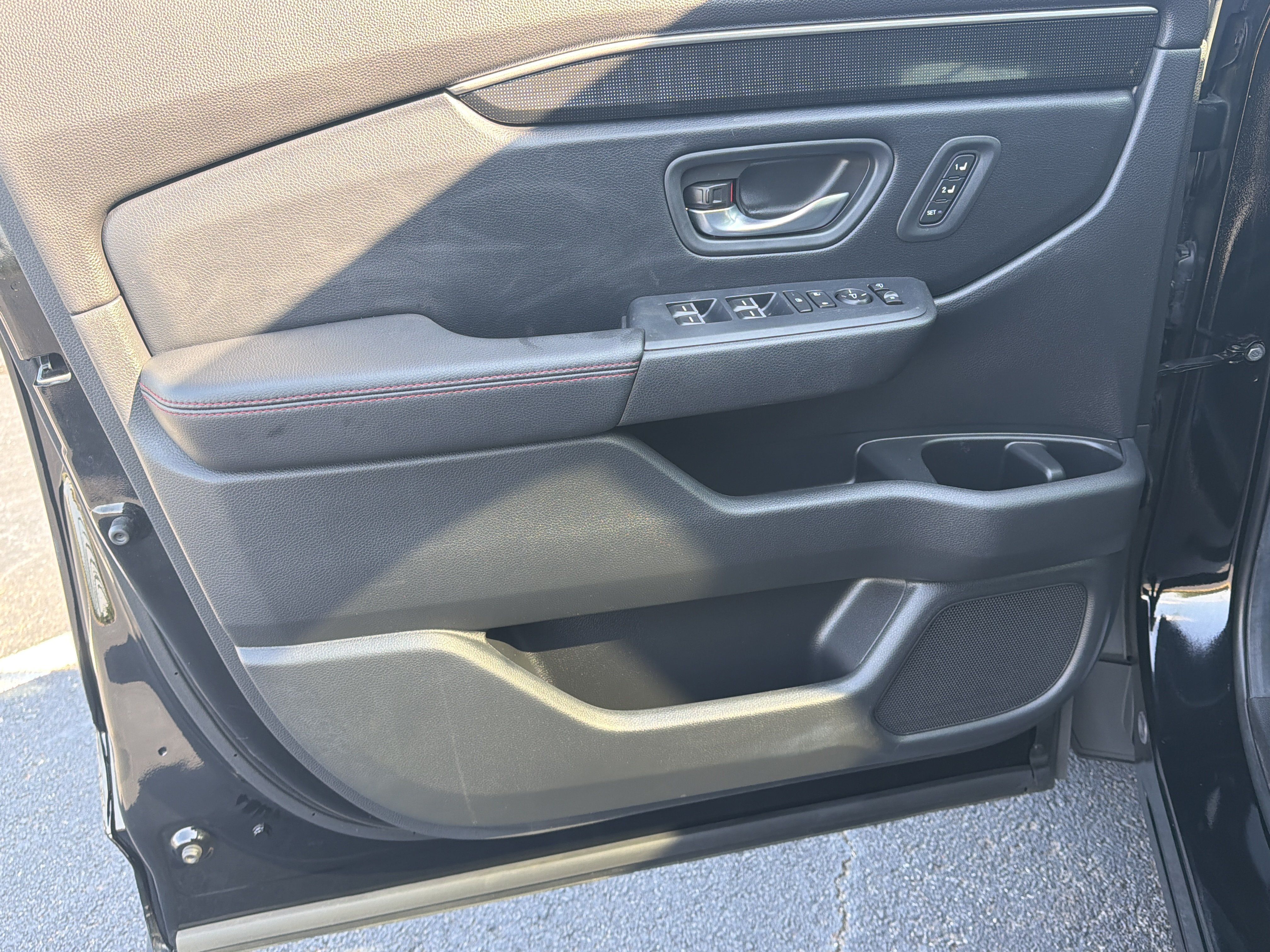 Certified 2025 Honda Pilot Black Edition image 24