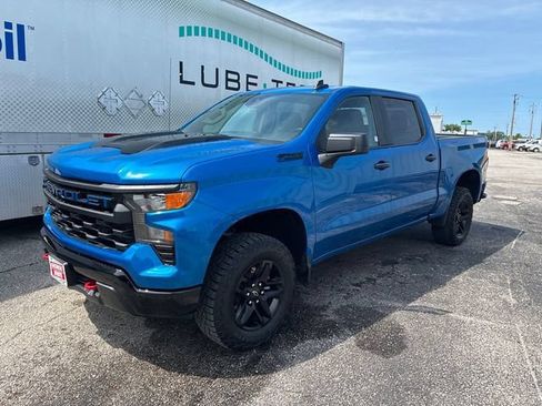 Used 2023 Chevrolet Silverado 1500 Custom Trail Boss w/ LPO, Dark Essentials Package AWD/4WD image 9