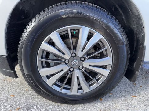Used 2020 Nissan Pathfinder S FWD image 36