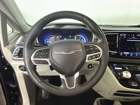 Used 2024 Chrysler Pacifica Limited FWD image 17
