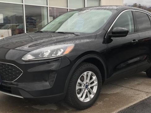 Certified 2021 Ford Escape SE image 3