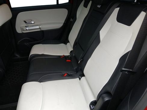 Used 2022 Mercedes-Benz GLB 35 AMG 4MATIC image 22