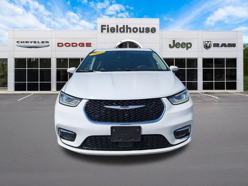 Used 2023 Chrysler Pacifica Touring-L FWD image 2