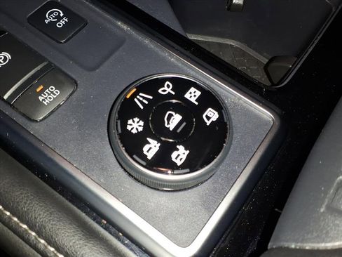 Certified 2024 Nissan Pathfinder SL image 15