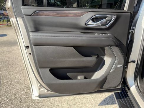 Used 2023 Chevrolet Suburban LT RWD image 26