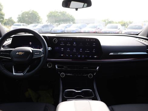 Used 2025 Chevrolet Traverse Z71 AWD/4WD image 13