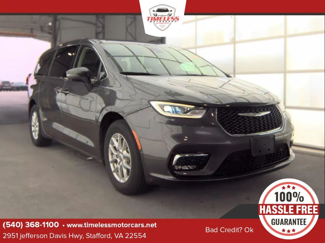 Used 2023 Chrysler Pacifica Touring-L FWD image 1