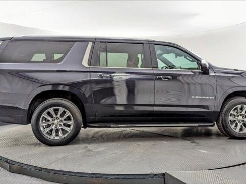Used 2023 Chevrolet Suburban Premier image 9