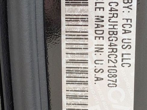 Used 2024 Jeep Grand Cherokee Limited w/ Luxury Tech Group II image 35