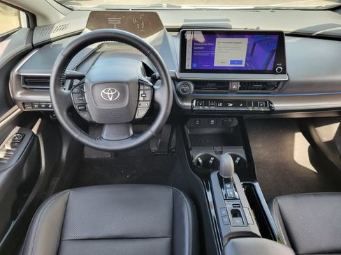 Used 2024 Toyota Prius XLE FWD image 6