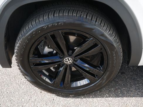 Certified 2023 Volkswagen Atlas Cross Sport SEL R-Line AWD/4WD image 15