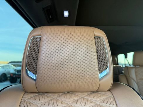 Used 2023 Cadillac Escalade ESV Premium Luxury image 32