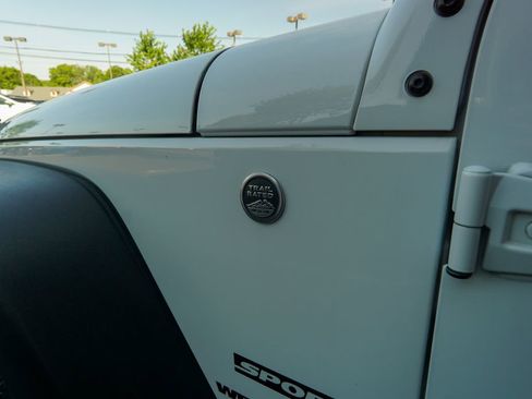 Used 2017 Jeep Wrangler Sport w/ Connectivity Group image 8