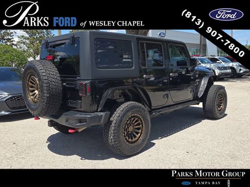 Used 2017 Jeep Wrangler Unlimited Rubicon AWD/4WD image 4