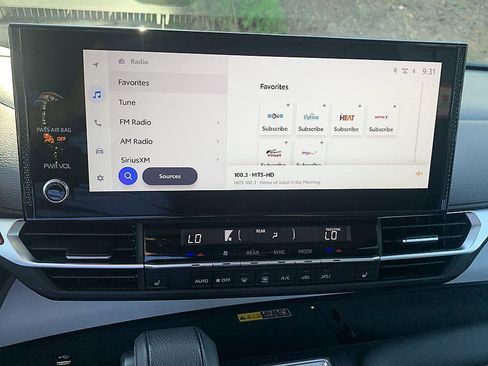 Certified 2025 Toyota Sienna XLE FWD image 16