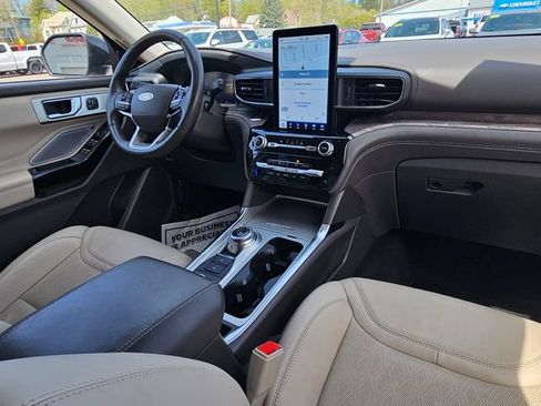 Used 2022 Ford Explorer Platinum w/ Equipment Group 601A AWD/4WD image 22