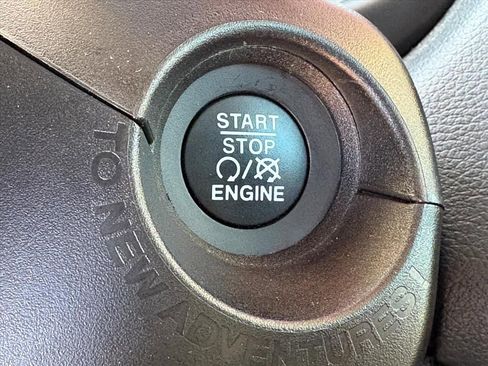 Used 2022 Jeep Renegade Latitude AWD/4WD image 11
