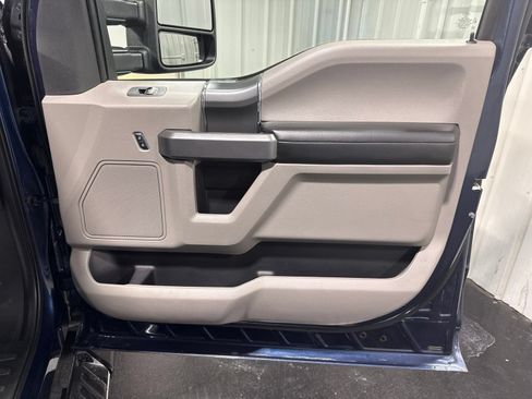 Used 2017 Ford F150 XLT w/ Equipment Group 302A Luxury AWD/4WD image 18