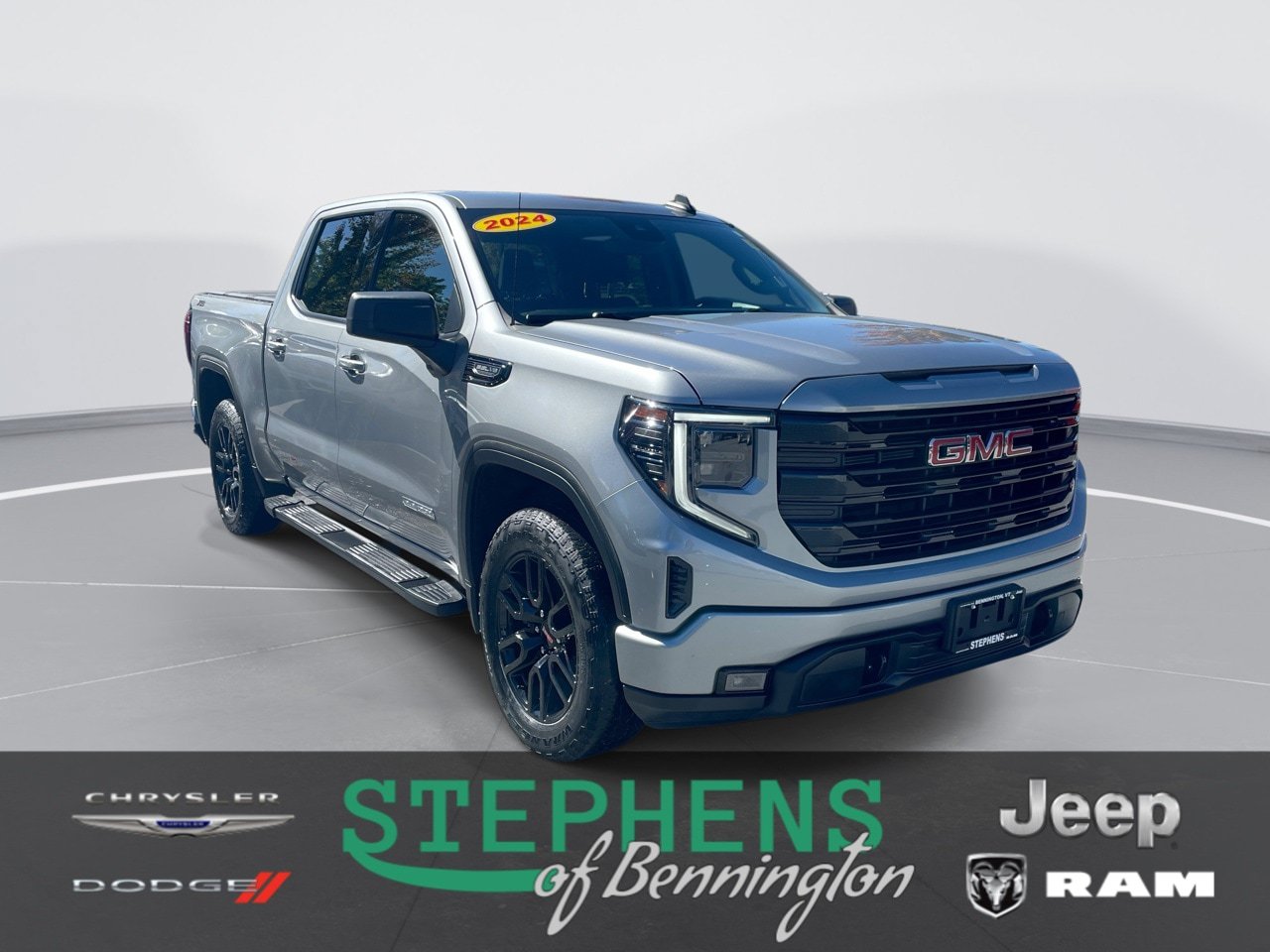 Used 2024 GMC Sierra 1500 Elevation w/ X31 Off-Road Package AWD/4WD image 1