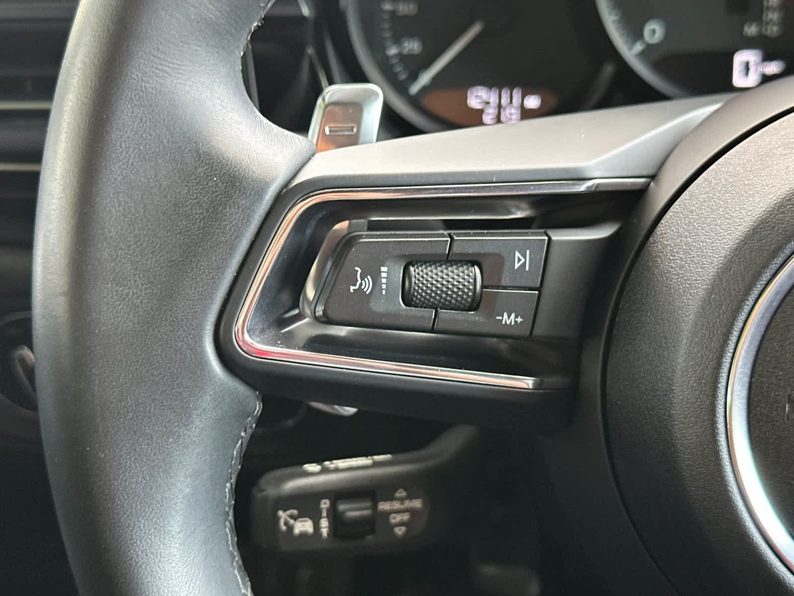 Certified 2024 Porsche Macan AWD/4WD image 26