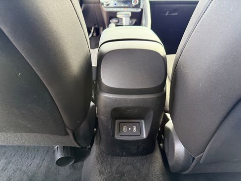 Certified 2024 Hyundai Elantra SEL image 24