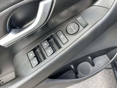 Used 2020 Hyundai Elantra GT FWD image 20