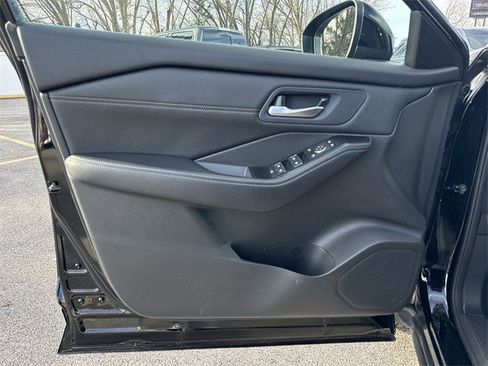 Used 2024 Nissan Rogue SL image 26