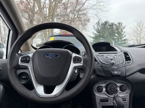 Used 2019 Ford Fiesta SE image 9