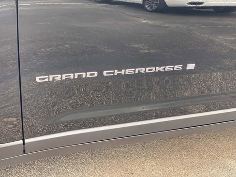 Certified 2023 Jeep Grand Cherokee Laredo w/ Luxury Tech Group I image 13