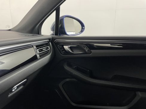 Used 2025 Porsche Macan image 14