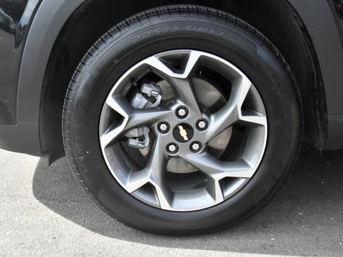 Used 2025 Chevrolet Trax LT FWD image 12