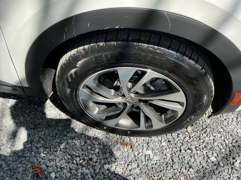 Used 2023 Buick Envision Essence FWD image 28