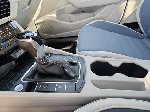 New 2026 Volkswagen Jetta SE FWD image 20