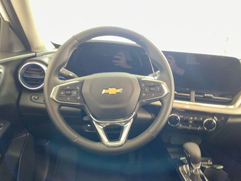 Used 2024 Chevrolet Trax LT w/ Sunroof Package FWD image 34