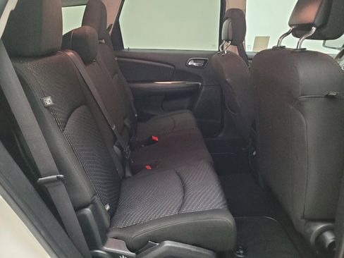Used 2018 Dodge Journey SE image 19