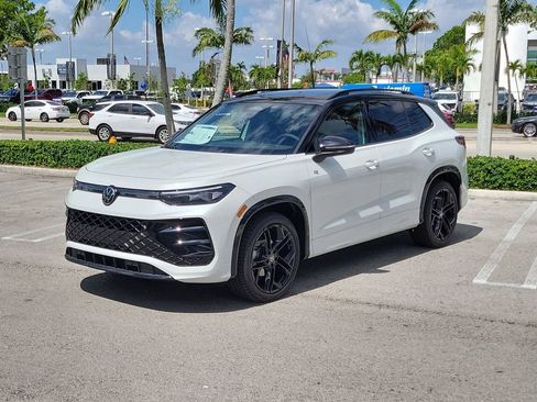 New 2026 Volkswagen Tiguan SE R-Line FWD image 3