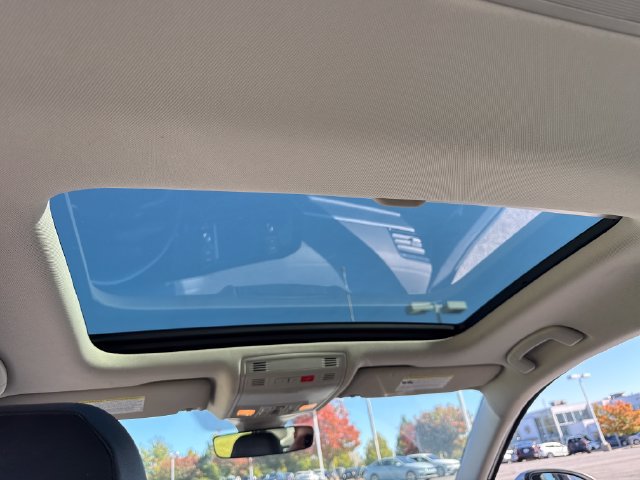 Used 2024 Volkswagen Jetta SE w/ Panoramic Sunroof Package FWD image 22