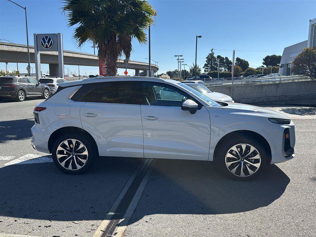 Used 2026 Audi Q3 quattro 2.0T w/ Driver Assistance Package AWD/4WD image 5