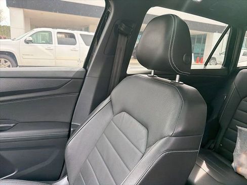 Used 2025 Volkswagen Atlas Cross Sport SEL R-Line image 4