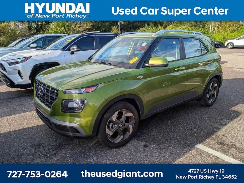 Used 2024 Hyundai Venue SEL FWD image 1