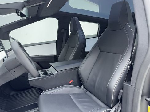 Used 2024 Tesla Cybertruck AWD Crew Cab image 32