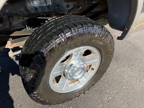 Used 2006 Ford F350 Lariat AWD/4WD image 11