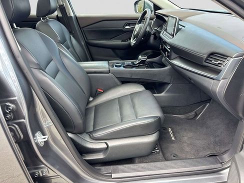 Used 2023 Nissan Rogue SV w/ SV Premium B Package image 16