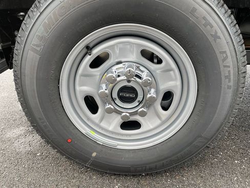 New 2026 Ford F250 XL w/ XL Chrome Package image 5