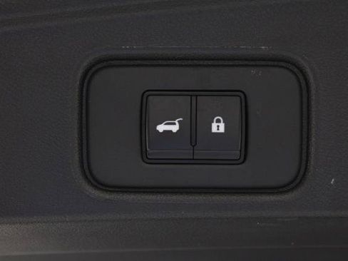 Certified 2025 Nissan Pathfinder SL w/ Cargo Package FWD image 19