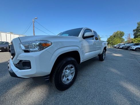 Used 2022 Toyota Tacoma SR w/ SR Convenience Package RWD image 1