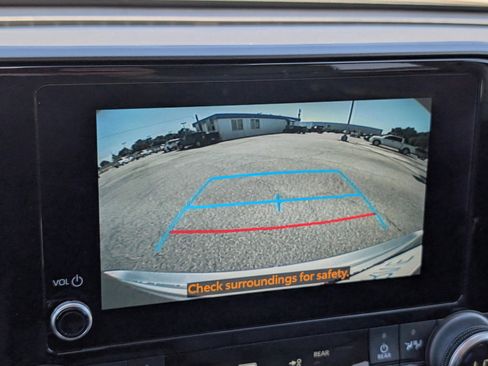 Used 2023 Toyota Highlander XLE image 26