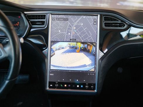 Used 2015 Tesla Model S 70 RWD image 16