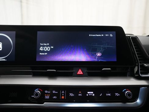 Used 2024 Kia Sportage SX AWD/4WD image 6